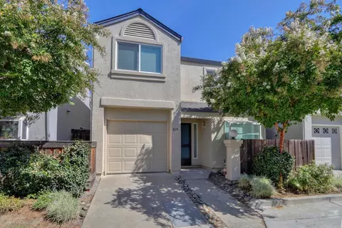 Exterior - 3117 Newport Ter, Davis, CA 95618 photo 4 of 4