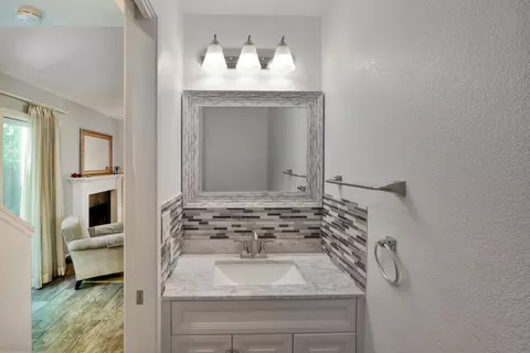 Bath - 3117 Newport Ter, Davis, CA 95618 photo 3 of 3