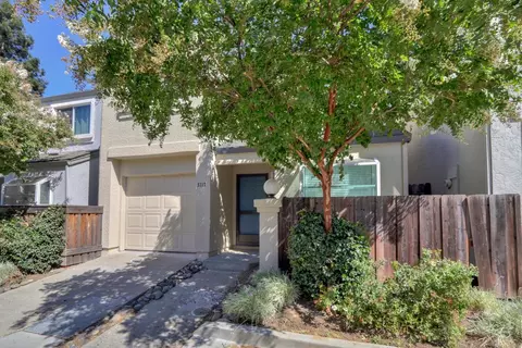 Exterior - 3117 Newport Ter, Davis, CA 95618 photo 3 of 4
