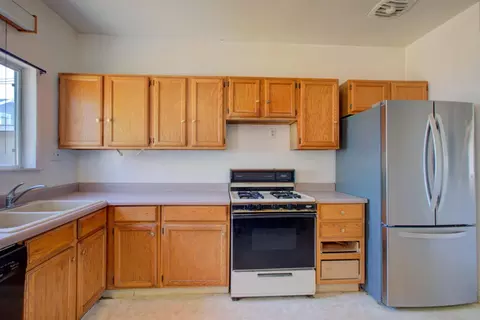 203 E 10th St, Tracy, CA 95376 photo 8