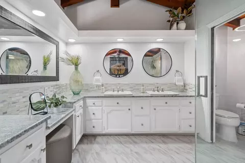 Bath - 1205 Mae Ave, Tracy, CA 95376 photo 2 of 4