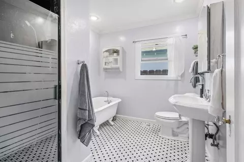 Bath - 1205 Mae Ave, Tracy, CA 95376 photo 1 of 4