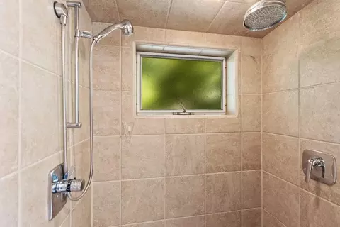 Bath - 2317 Elendil Ln, Davis, CA 95616 photo 3 of 8