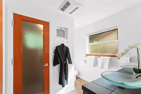 Bath - 2317 Elendil Ln, Davis, CA 95616 photo 1 of 8
