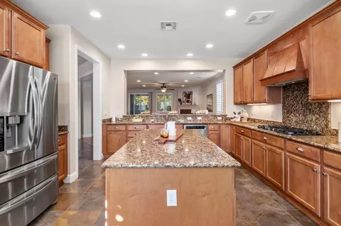 2537 Shadow Berry Dr, Manteca, CA 95336 photo 8