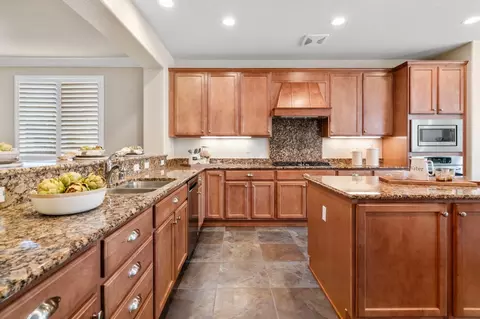 2537 Shadow Berry Dr, Manteca, CA 95336 photo 9