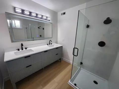 Bath - 6612 Templeton Dr, Carmichael, CA 95608 photo 2 of 2