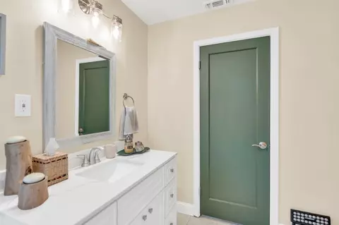 Bath - 2841 Avalon Dr, Sacramento, CA 95821 photo 2 of 6