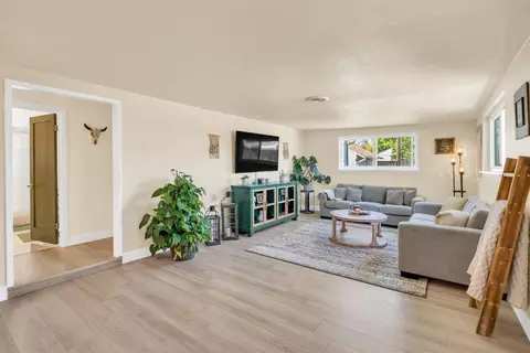 Living - 2841 Avalon Dr, Sacramento, CA 95821 photo 2 of 3