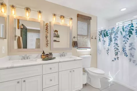 Bath - 2841 Avalon Dr, Sacramento, CA 95821 photo 5 of 6