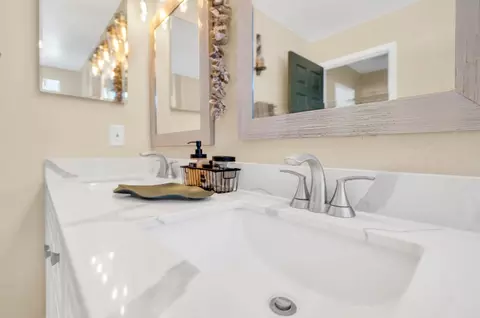 Bath - 2841 Avalon Dr, Sacramento, CA 95821 photo 6 of 6