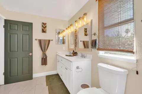 Bath - 2841 Avalon Dr, Sacramento, CA 95821 photo 4 of 6