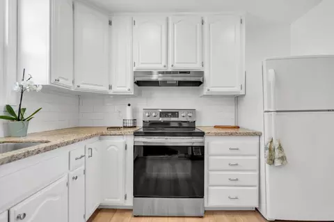 Kitchen - 2841 Avalon Dr, Sacramento, CA 95821 photo 2 of 4