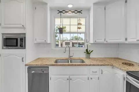 Kitchen - 2841 Avalon Dr, Sacramento, CA 95821 photo 3 of 4