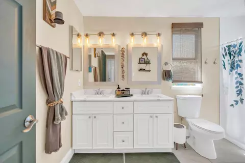 Bath - 2841 Avalon Dr, Sacramento, CA 95821 photo 3 of 6