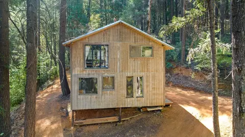 18081 Grizzly Creek Rd, Nevada City, CA 95959