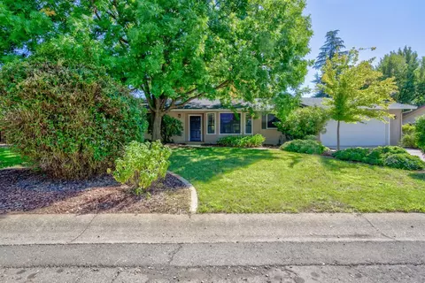 7545 Amigo Way, Redding, CA 96002 photo 2
