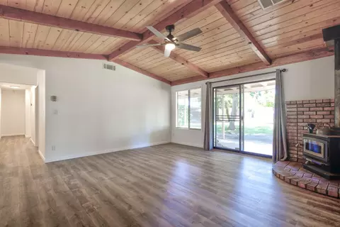 7545 Amigo Way, Redding, CA 96002 photo 8