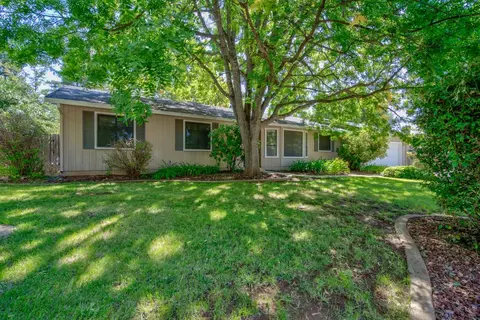 7545 Amigo Way, Redding, CA 96002 photo 3