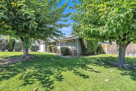 Exterior - 5223 Cypress Ave, Carmichael, CA 95608 photo 2 of 12