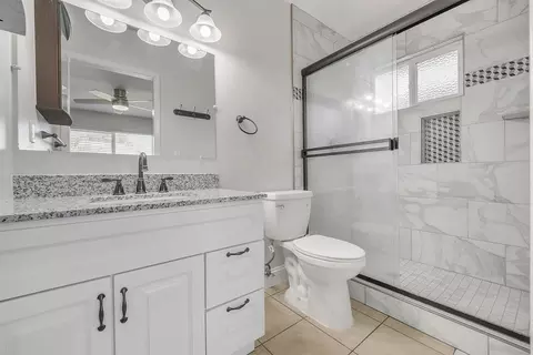 Bath - 5223 Cypress Ave, Carmichael, CA 95608 photo 2 of 2