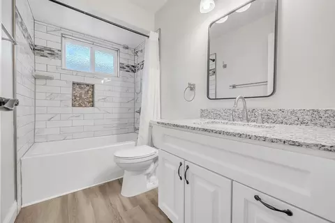 Bath - 5223 Cypress Ave, Carmichael, CA 95608 photo 1 of 2