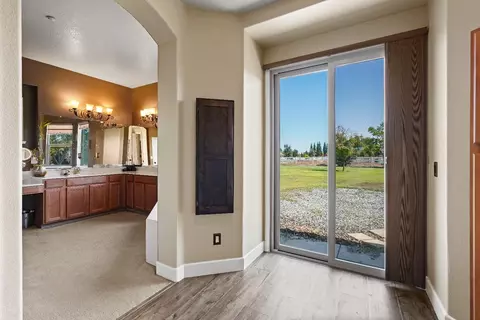 Entry Way - 9540 Stablegate Rd, Wilton, CA 95693 photo 9 of 10