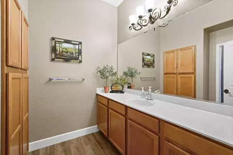 Bath - 9540 Stablegate Rd, Wilton, CA 95693 photo 5 of 9