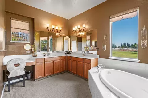 Bath - 9540 Stablegate Rd, Wilton, CA 95693 photo 4 of 9