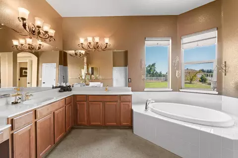 Bath - 9540 Stablegate Rd, Wilton, CA 95693 photo 2 of 9