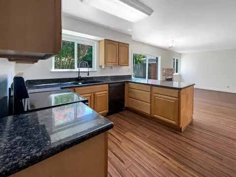 802 Christie Ct, Davis, CA 95618 photo 2
