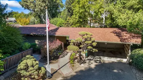 3621 Country Club Blvd, Stockton, CA 95204