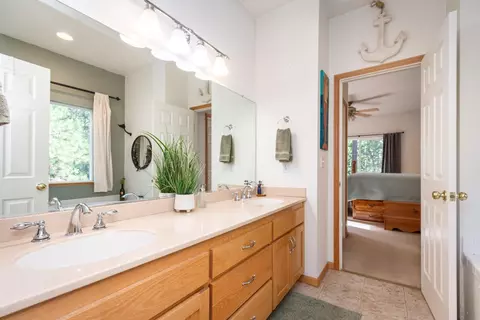 Bath - 6298 Pine Needle Ln, Placerville, CA 95667 photo 4 of 5