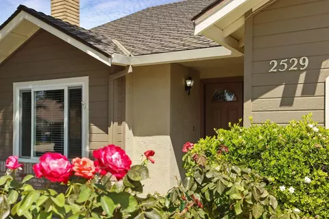 2529 Meadow Oak Dr, Modesto, CA 95355 photo 3