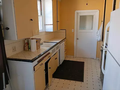 Kitchen - 1024 Arbutus Ave, Chico, CA 95926 photo 2 of 2