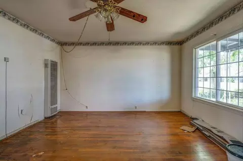 Living - 3054 Oleander Ave, Merced, CA 95340 photo 3 of 4