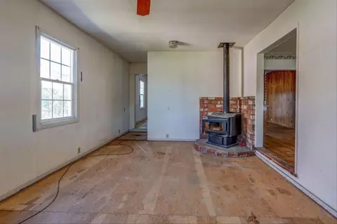 Living - 3054 Oleander Ave, Merced, CA 95340 photo 2 of 4