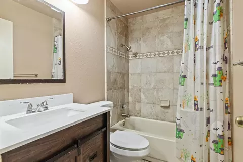 Bath - 1126 Moonlight Dr, Ceres, CA 95307 photo 1 of 2