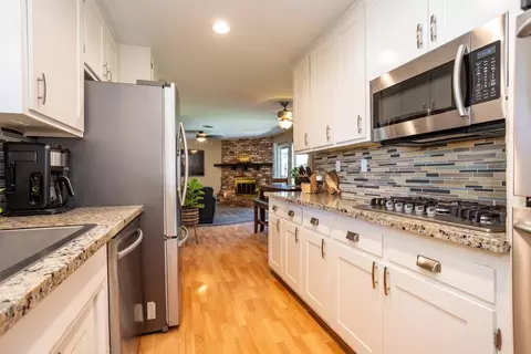 Kitchen - 1820 Lobero Ln, Modesto, CA 95355 photo 3 of 4