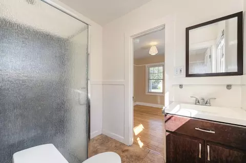 Bath - 1522 33rd St, Sacramento, CA 95816 photo 1 of 2