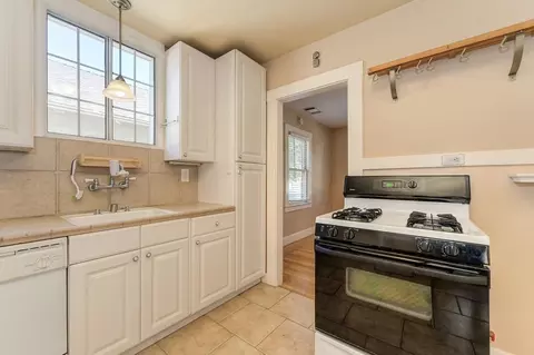 Kitchen - 1522 33rd St, Sacramento, CA 95816 photo 3 of 3