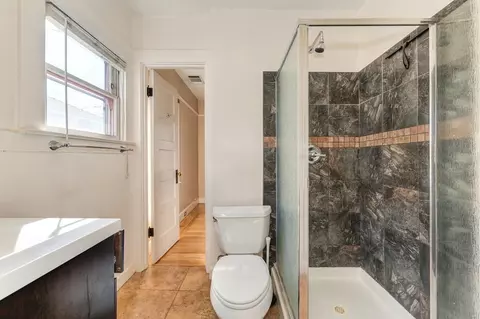 Bath - 1522 33rd St, Sacramento, CA 95816 photo 2 of 2