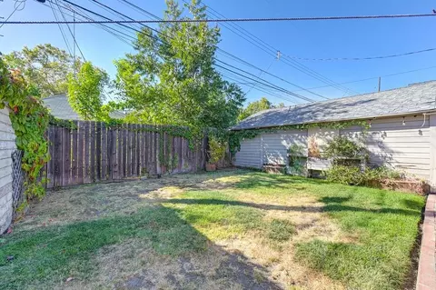 Exterior - 1522 33rd St, Sacramento, CA 95816 photo 8 of 10