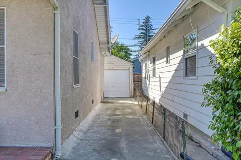 Exterior - 1522 33rd St, Sacramento, CA 95816 photo 5 of 10