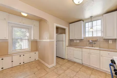 Kitchen - 1522 33rd St, Sacramento, CA 95816 photo 2 of 3