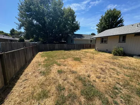 2885 Red Bud Ln, Anderson, CA 96007 photo 16