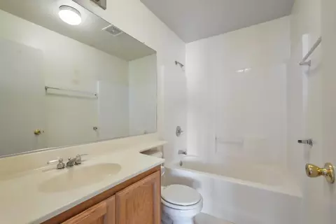 Bath - 3313 Saddle Creek Ln, Modesto, CA 95355 photo 3 of 3