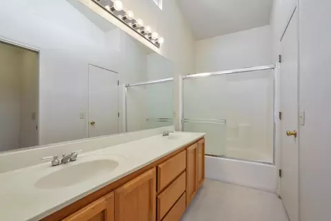 Bath - 3313 Saddle Creek Ln, Modesto, CA 95355 photo 2 of 3
