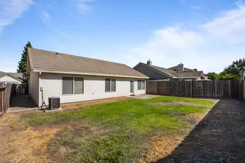 Exterior - 3313 Saddle Creek Ln, Modesto, CA 95355 photo 3 of 4