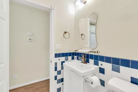 Bath - 5041 North Ave, Carmichael, CA 95608 photo 2 of 4